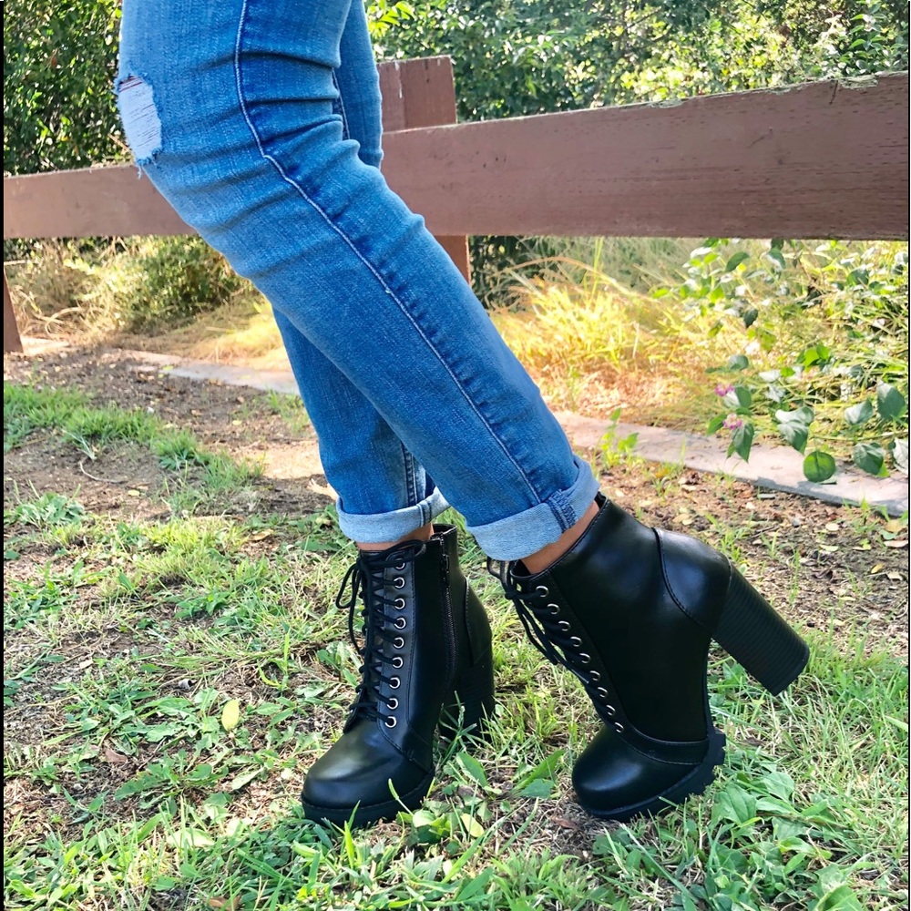 Women Chunky Lace Up booties - Picture 2 of 8